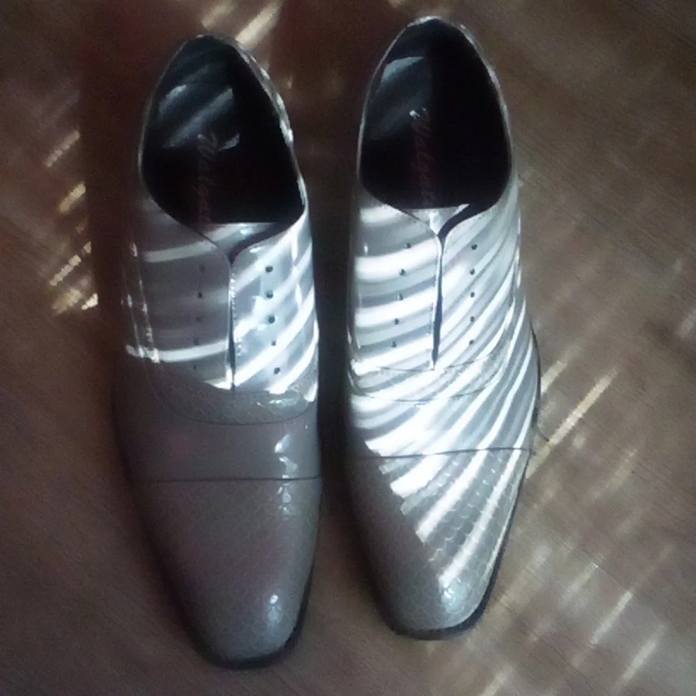 Shoes - Picture 2 of 8